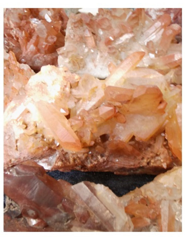 Bergkristal rood ruw Marokko, p/kg