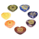 Set Van 7 Hartvormige Chakra Halfedelstenen Met Goudkleurige Gravures