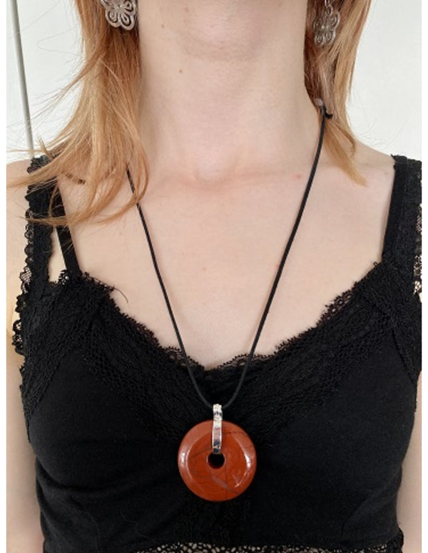Jaspis rood donuthanger 40 mm aan koord