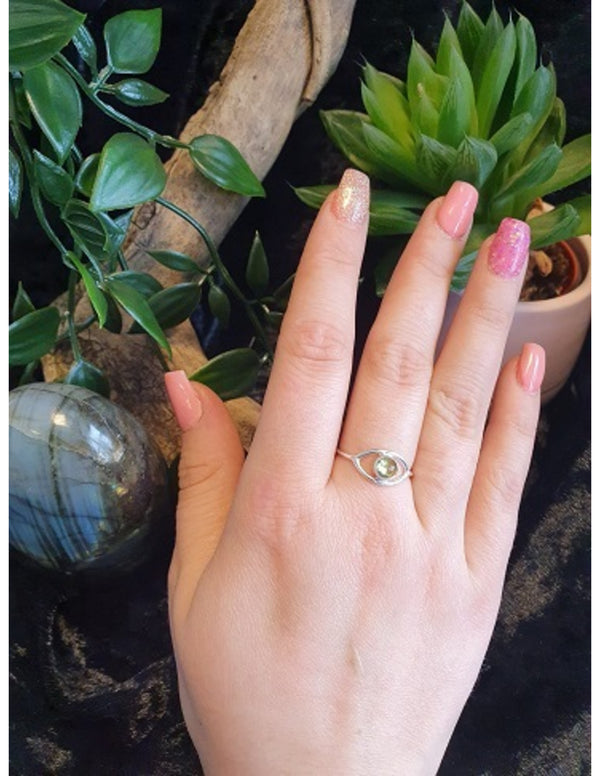 Peridoot facet smalle ring in zilver