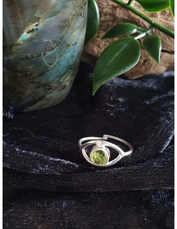 Peridoot facet smalle ring in zilver