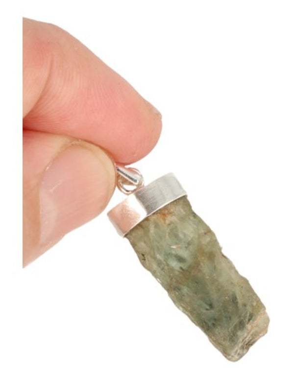 Kyaniet groen hanger met zilveren kapje