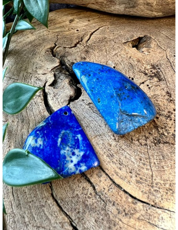 Doorboorde hanger Lapis half gepolijst