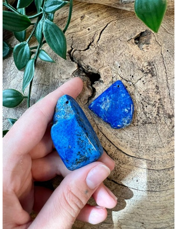 Doorboorde hanger Lapis half gepolijst