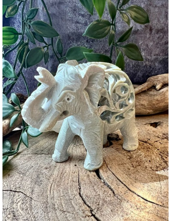 Speksteen olifant in olifant 7 cm