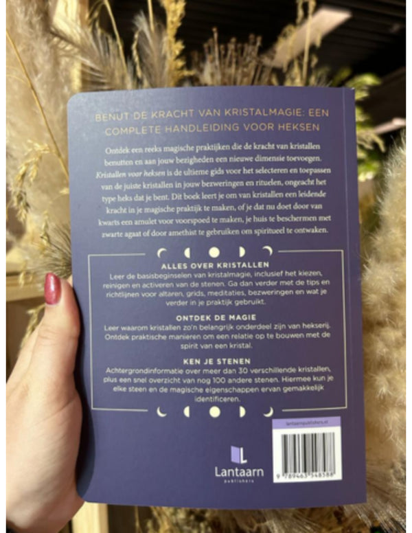 Boek: Kristallen voor heksen