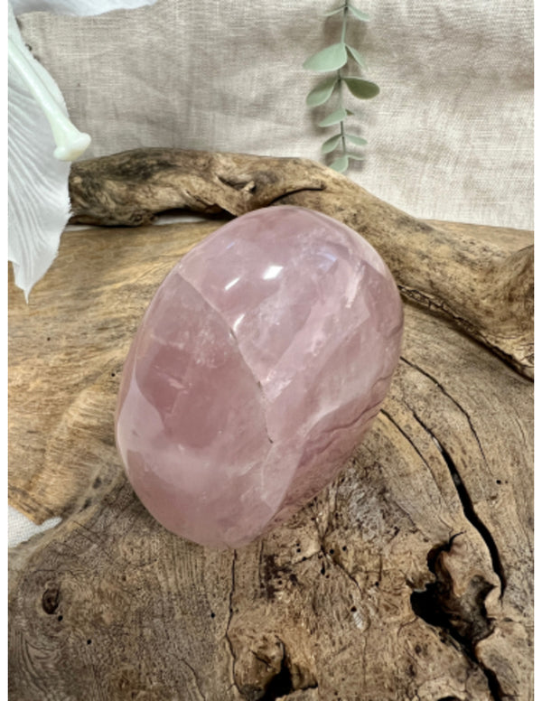 Roze kwarts sculptuur 700-800 gram
