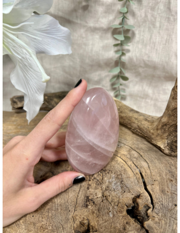 Roze kwarts sculptuur 400-500 gram