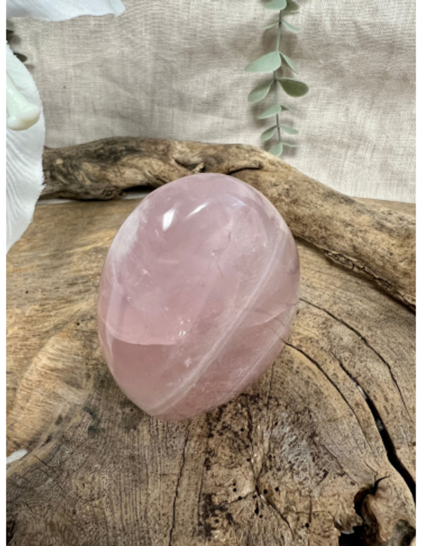 Roze kwarts sculptuur 400-500 gram