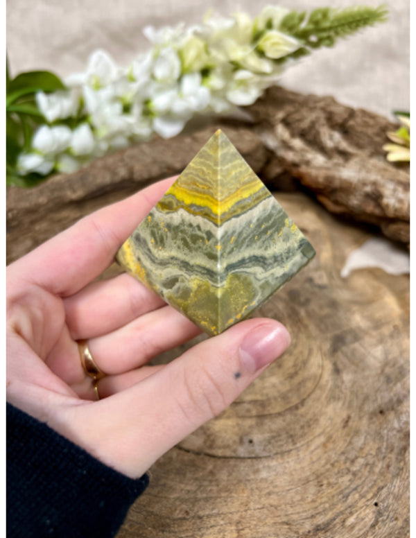 Jaspis Bumblebee edelsteen piramide 5 - 5,5 cm