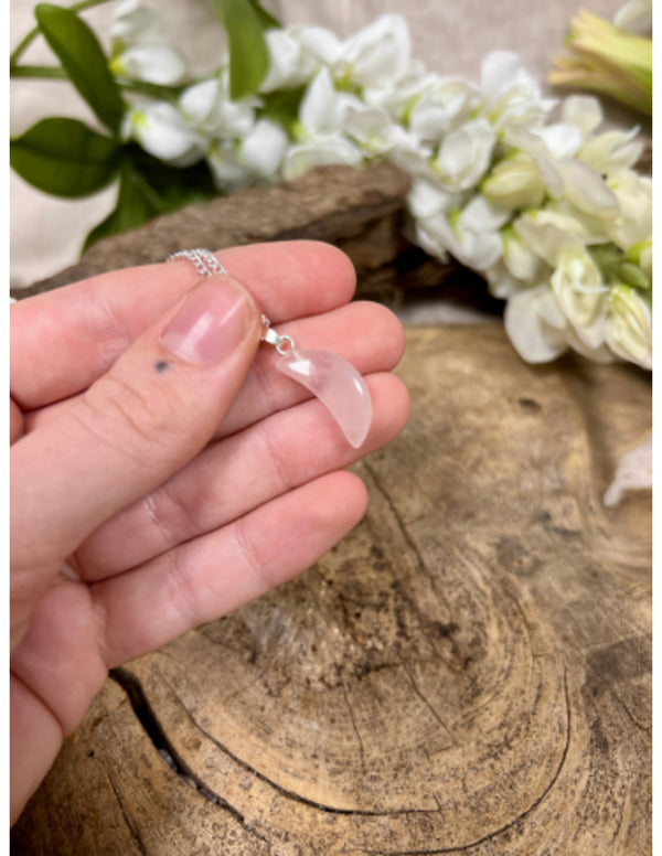 Roze kwarts edelsteen maanhanger 20 mm
