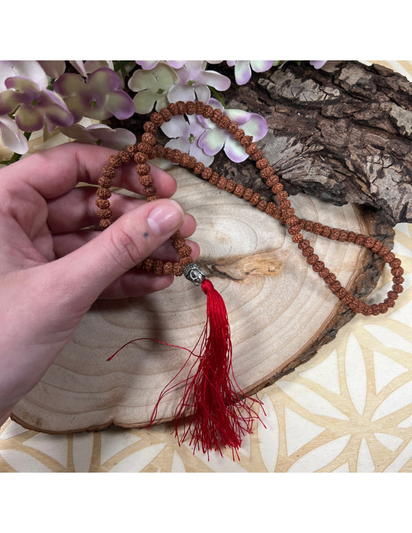 Mala ketting Rhudraksha boeddha hoofd rode kwast 25 cm