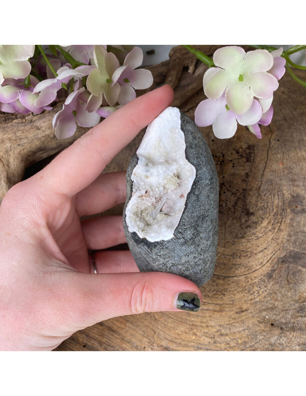Chalcedoon geode nr.08