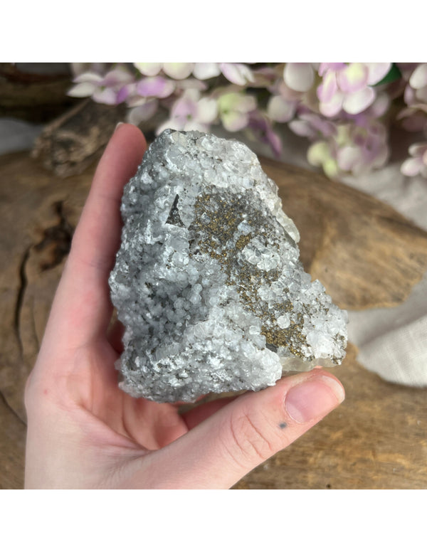 Pyriet op Calciet en Fluoriet ruw nr.24