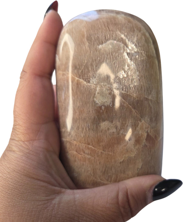 Maansteen oranje sculptuur 600-700 gram