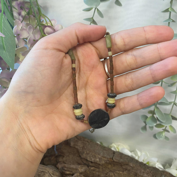 Bohemian ketting Jade met donkere schijf