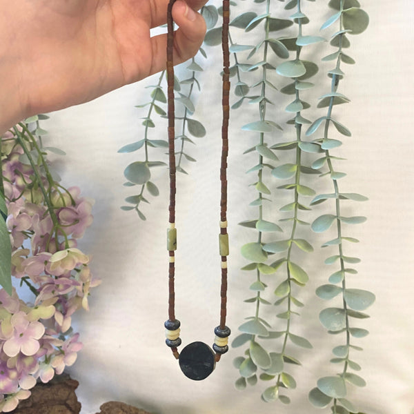 Bohemian ketting Jade met donkere schijf