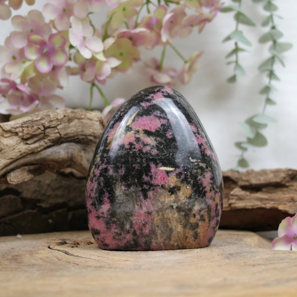 Rhodoniet Sculptuur Roze Met Zwarte Insluitsels 10,3 x 9 x 5,2 cm Madagaskar
