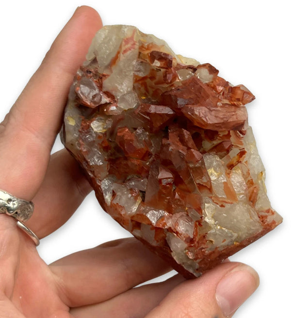 Rood Bergkristal Ruw 7,5 X 5,5 X 5 Cm Brazilië Nr.37