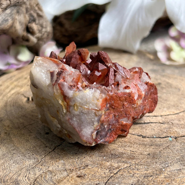 Rood Bergkristal Ruw 7,5 X 5,5 X 5 Cm Brazilië Nr.37