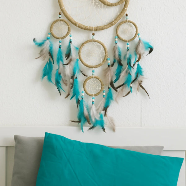 Dromenvanger - 22 cm - Turquoise steentjes met veren - 5 ringen