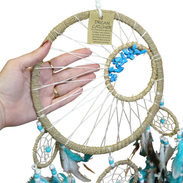 Dromenvanger - 22 cm - Turquoise steentjes met veren - 5 ringen