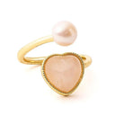 Verstelbare Ring Met Parel En Rozenkwarts Hart ±2 cm
