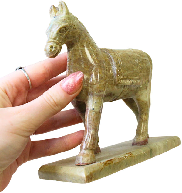 Speksteen paard staand 15 cm