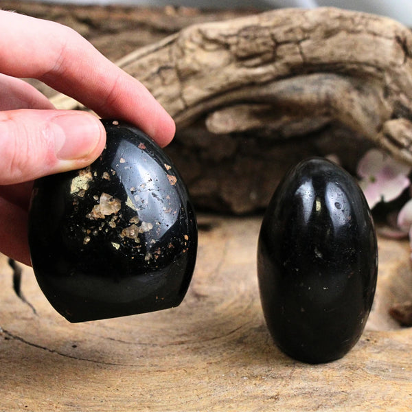 Toermalijn zwart sculptuur200-250 gram