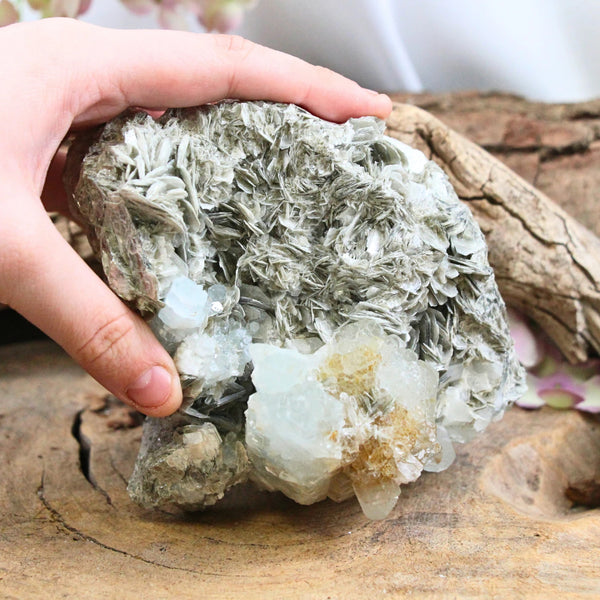 Aquamarijn Ruwe Edelsteen Met Mica Nr 102 7,3 Cm Brazilië