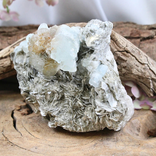 Aquamarijn Ruwe Edelsteen Met Mica Nr 102 7,3 Cm Brazilië
