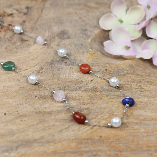 Subtiele edelsteen ketting met parels