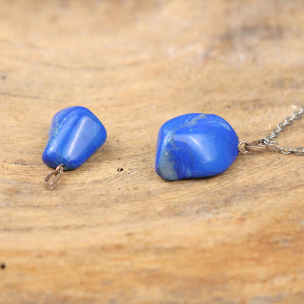 Howliet blauw geboorde edelsteenhanger