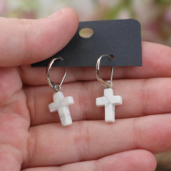 Howliet wit kruis oorbellen - fashion jewelry