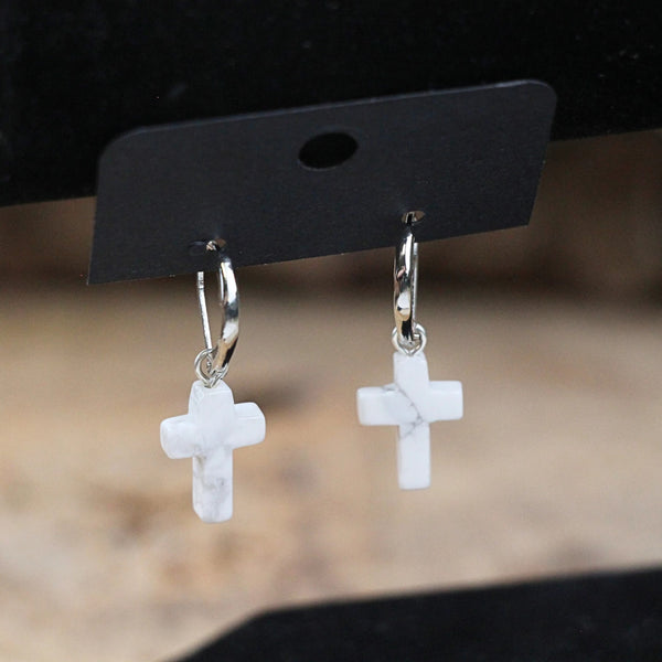 Howliet wit kruis oorbellen - fashion jewelry