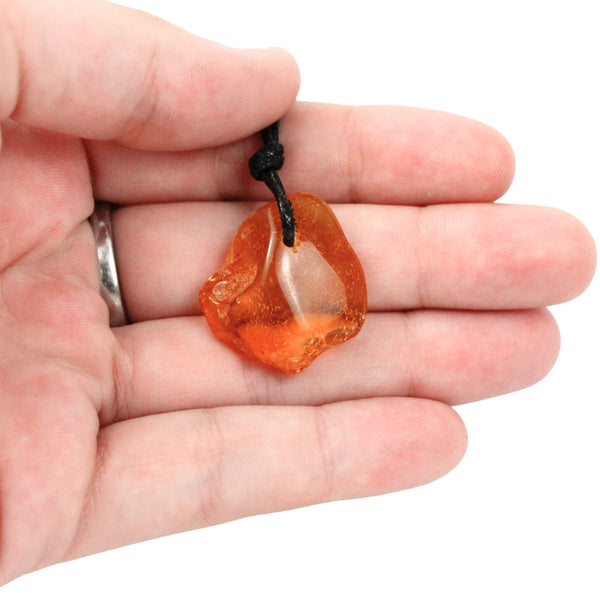 Barnsteen doorboorde hanger aan waskoord (Amber)