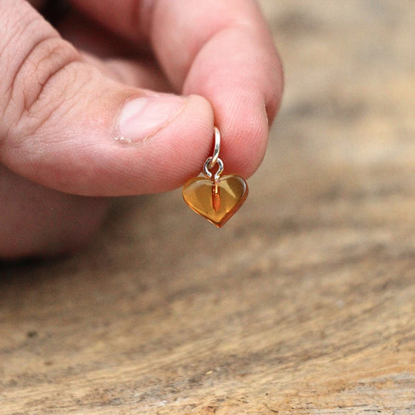 Barnsteen hart hanger mini (Amber) met 925 sterling zilveren hanger