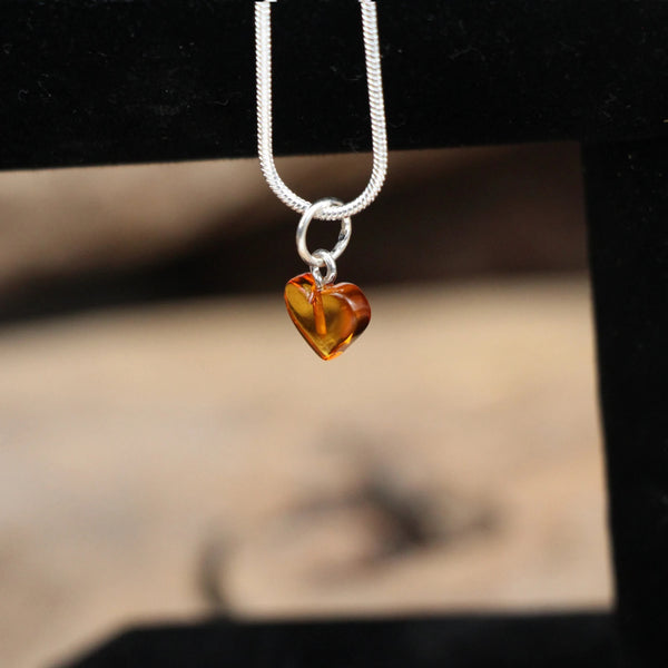 Barnsteen hart hanger mini (Amber) met 925 sterling zilveren hanger