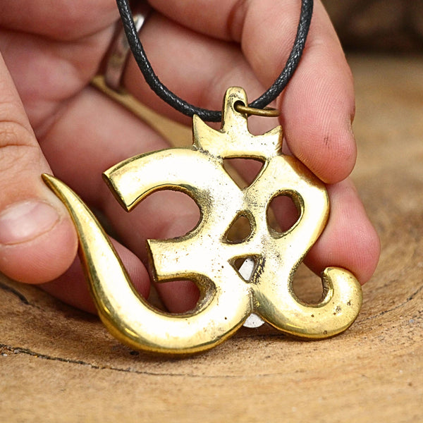 Ohm hanger goud N11