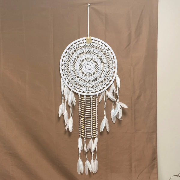 Dromenvanger gehaakt XL wit 42 cm beige houten kralen