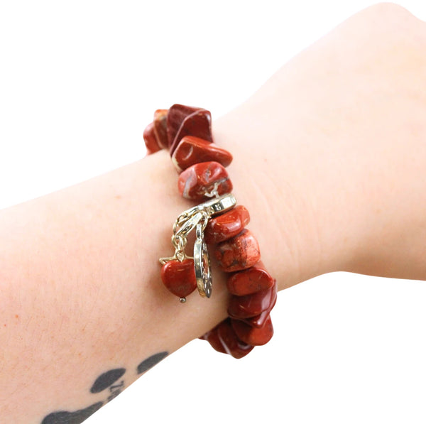 Split armband rode Jaspis met bedels