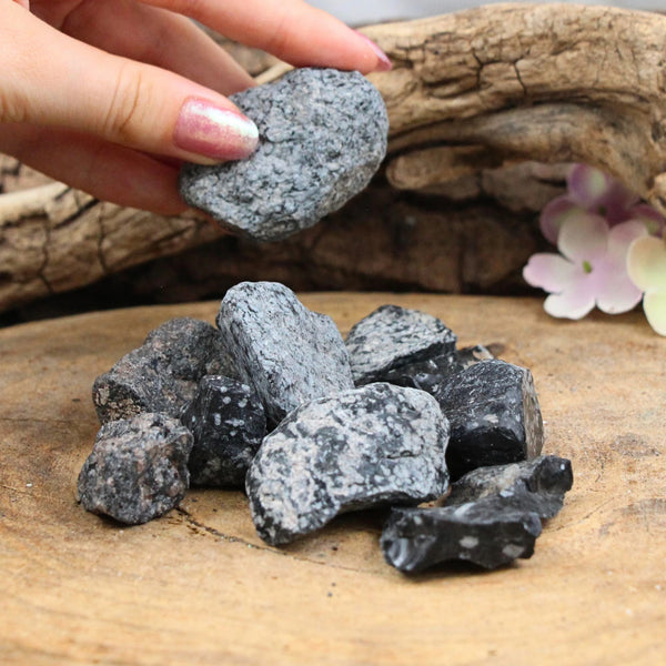 Obsidiaan sneeuwvlok 250 gr. ruwe brokjes