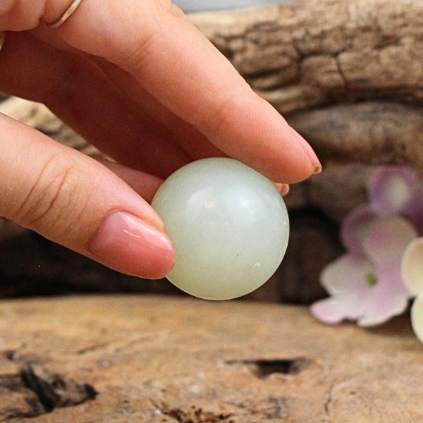 Edelsteenbol natuurlijk Hetian Jade, 2,5- 3 cm