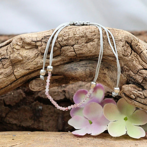 Aardbeienkwarts sparkle armband met schuifknoop
