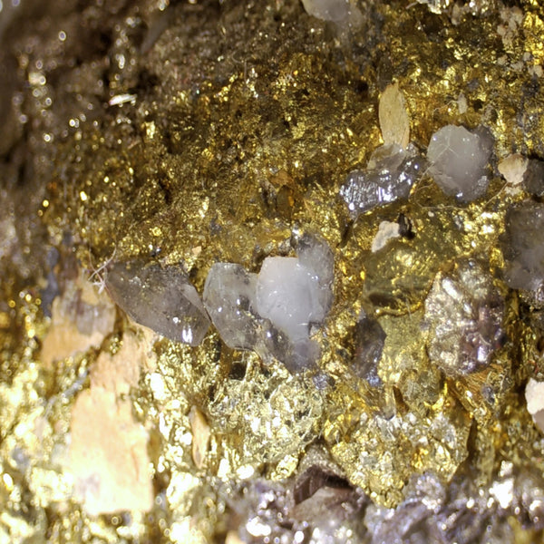 Rhodoniet met mangano calciet en chalcopyriet nr. 705