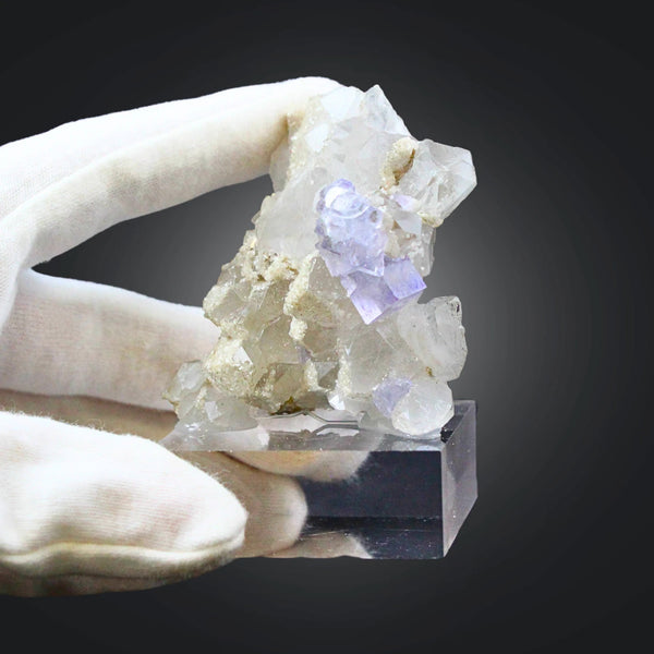 Fluoriet paars kristal op kwarts nr.704