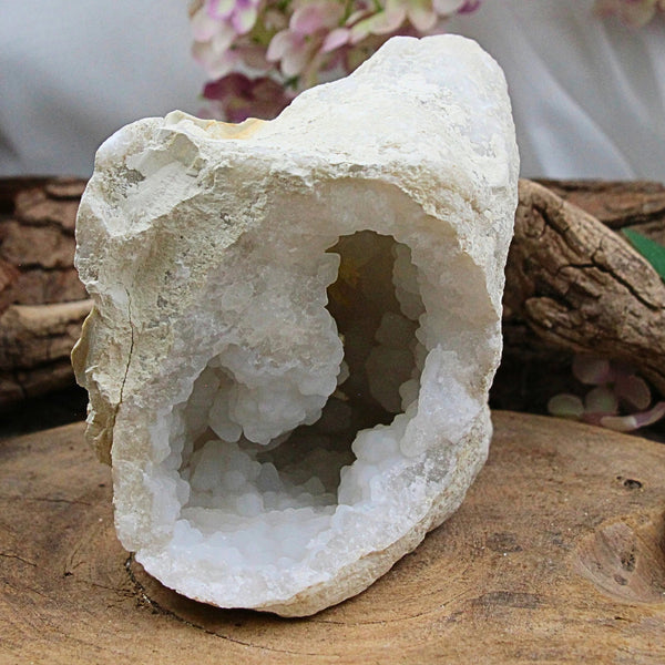 Bergkristal/Chalcedoon geode met Calciet nr.26
