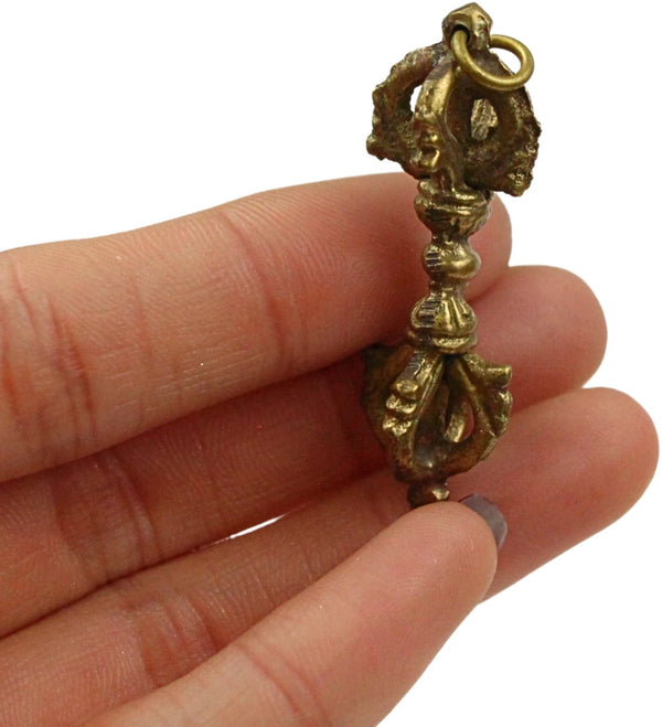 Dorje (Vajra) 5-spaken hanger messing 4,5 cm - Tibetaans