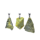 Hanger Ruwe Serpentiniet Edelsteen Met Metalen Oogje 2 cm