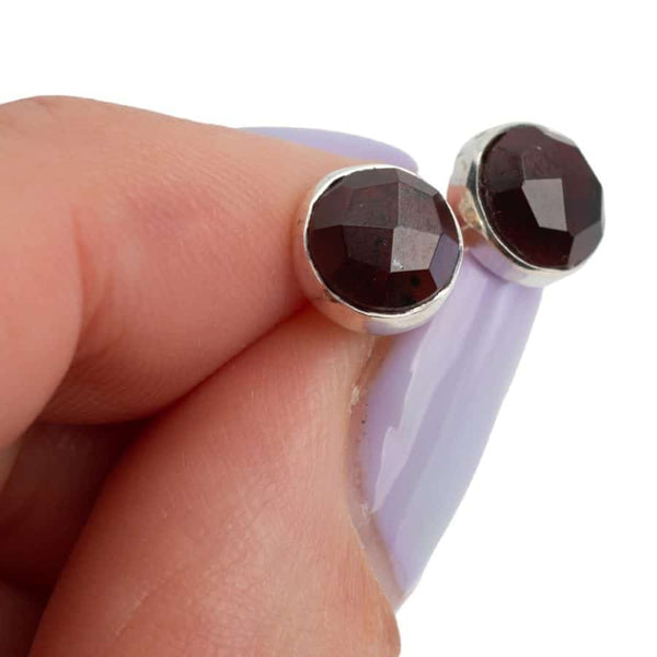 Geboortesteen Oorstekers Januari Luxe Facet Granaat - 925 Zilver